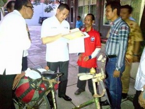 Kampanyekan Perindo, Handoko Nekat Naik Ontel dari Jepara ke Jakarta (Foto: Okezone)