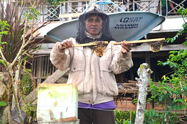 Hutan Desa Hasilkan “Madu Alam”