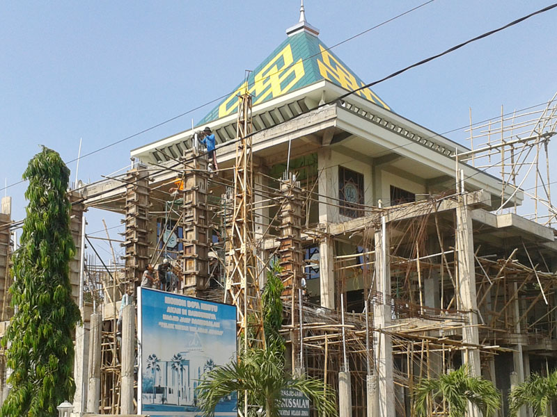 Masjid Jami’ Darussalam Desa Teluk Wetan Jepara di Rehab