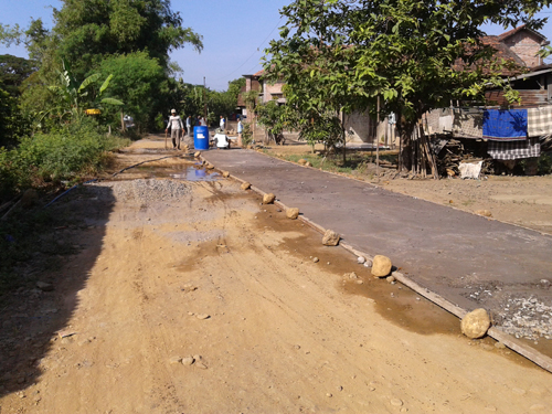 Jalan Raya Desa Jungpasir Demak  Dibeton Lagi, Jalan Rusak Makin Pendek