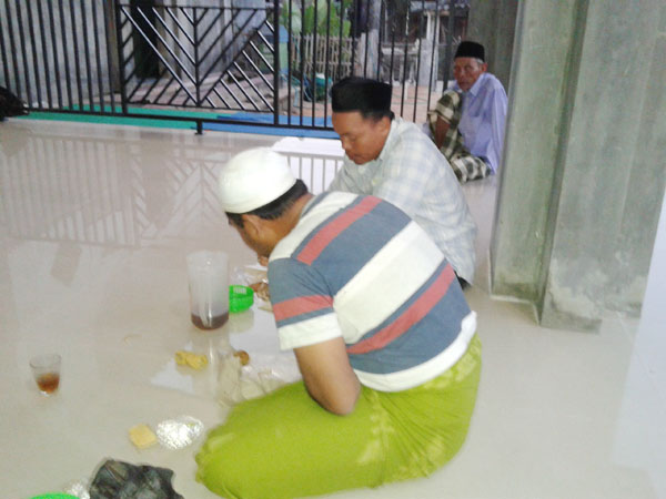 Tradisi Ngaji  dan Buka Bersama di Masjid Dan Musholla di Bulan Ramadhan