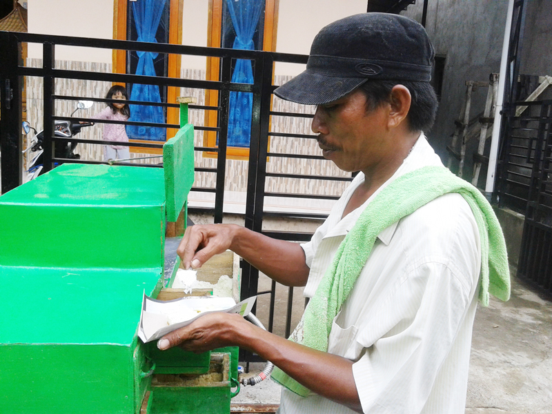 Putu Bumbung Pak Edo , Musim Penghujan Laris Manis