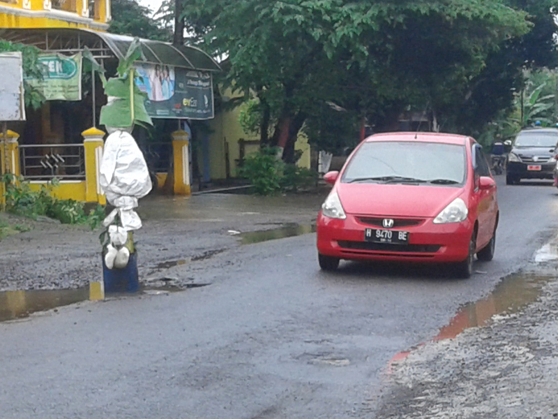 Hiiiii !!!! Ada Pocong di Jalan Raya Troso – Bugel  Jepara