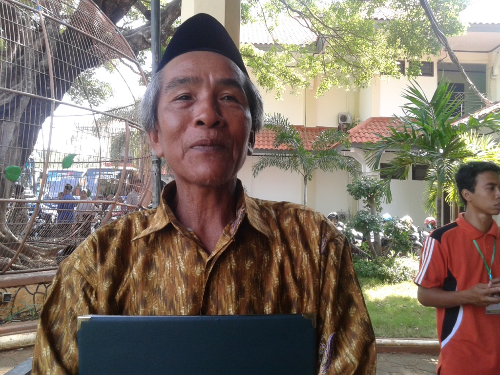 Zidni Kini Telah Pensiun dari  Penjaga SD , Gajinya Berawal Rp 12 Ribu