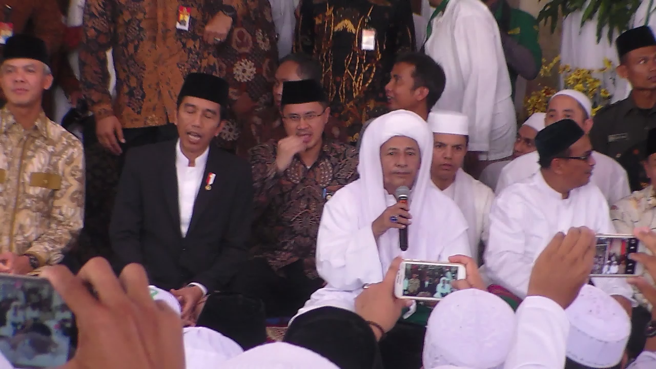 Presiden Jokowi Hadiri Maulid Nabi Muhammad SAW di Kanzussolawat Pekalongan