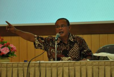 Sabtu Sastrawan Prof. Dr. Suminto A. Sayuti  Hadir di UMK Kudus