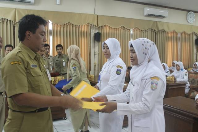 Hore !!! 49 Bidan PTT di Jepara Terima SK Pengangkatan CPNS