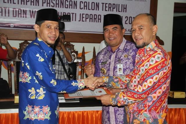 HORE !!!!  Marzuki – Dian Resmi  Sebagai Bupati Dan Wakil Bupati Jepara 2017-2022