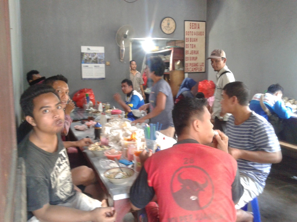 Warung Bakso Pak “Harjo” Bugel , Jika Jam Makan Siang Pembeli Berjubel