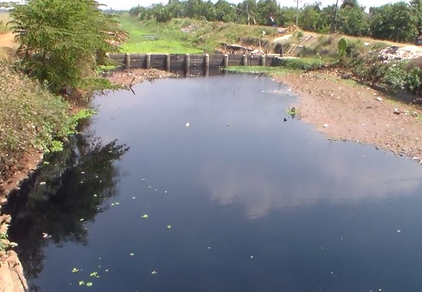 Waduh !!!! Air Sungai Di Karangrandu Menghitam dan Bau