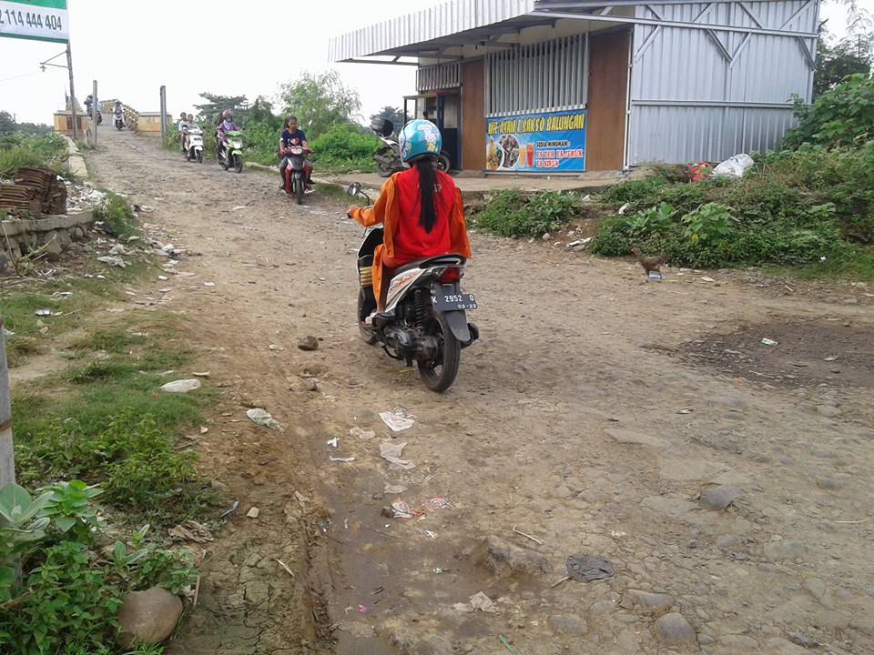 Hore !!!! Jalan Jembatan Karangaji , Tahun ini Dibetonisasi