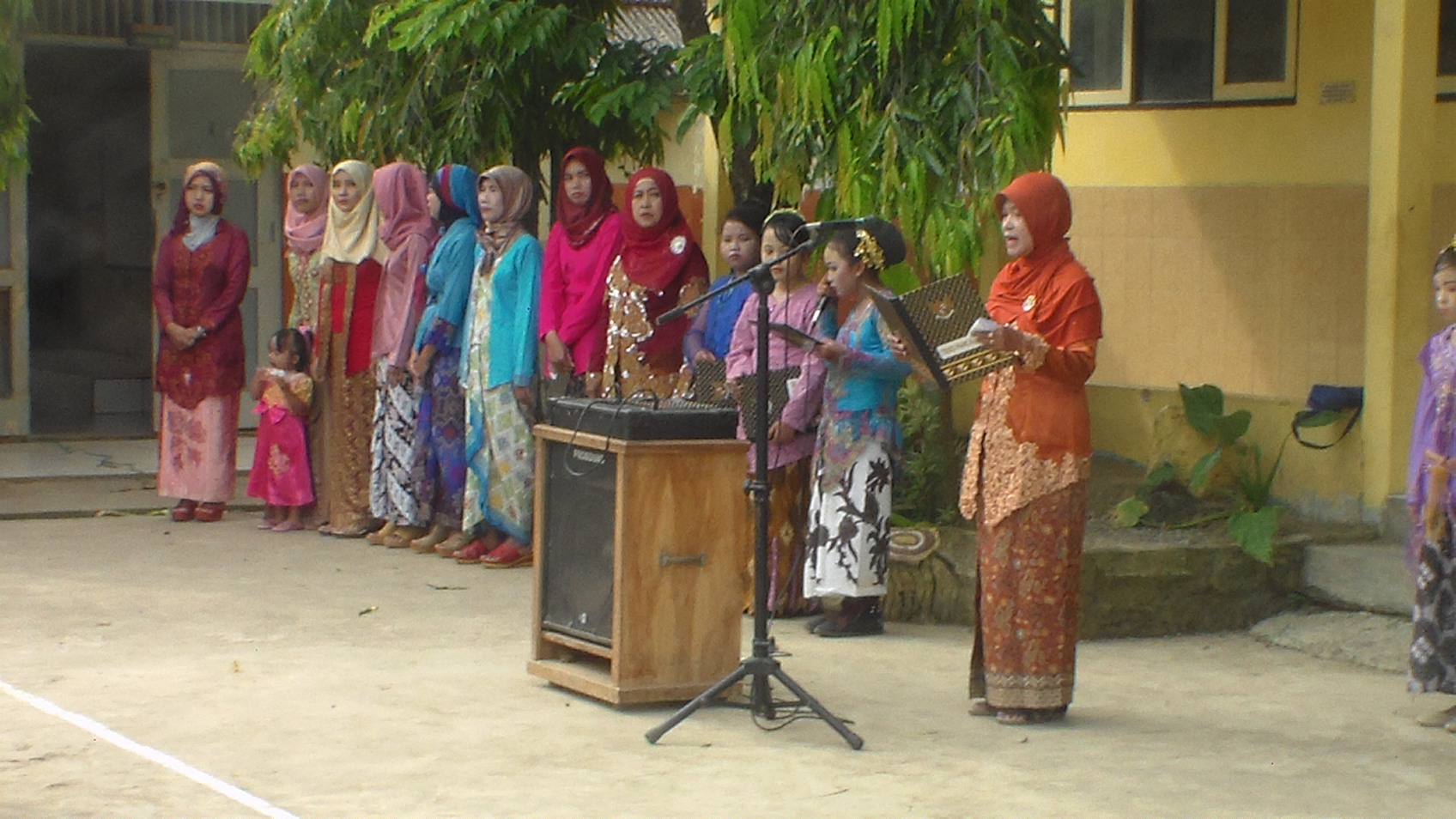 Hari Kartini Di SD Kedungmutih ,Upacara bendera dan Karnaval Keliling Desa