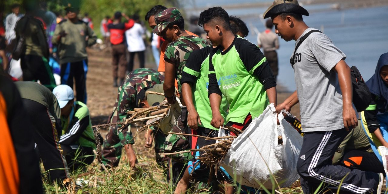 Gerakan Bersih –  Bersih Pantai Istambul Demak , Untuk Sedot Pengunjung