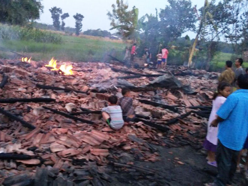 7 Rumah Di Desa Brambang Ludes dilalap Api Dugaan konsleting listrik