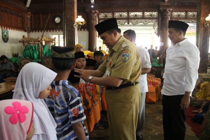 Seribu Anak Yatama dan Dhuafa Di Jepara Terima Paket Lebaran