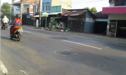 Jalan Rusak  Salah satu Penyebab Kecelakaan Lalu Lintas   Di Jepara