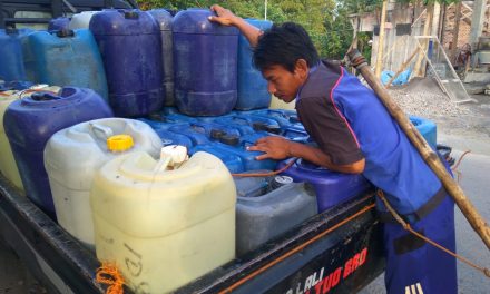 Joko Tukang Air Keliling , Setiap Hari Jualan Di Desa Bungo Demak