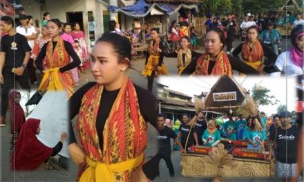 Warga Desa Ujung Batu Jepara Menjaga Tradisi SAK DUMUK BATHUK, SAK NYARI BUMI