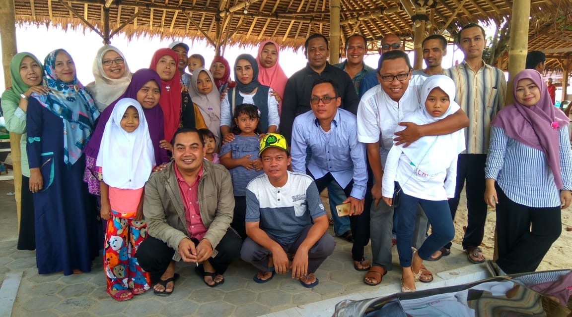 Alumni MA Walisongo Pecangaan 1993 Reuni Sambil Berwisata di Pantai Bandengan Jepara