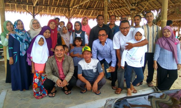 Alumni MA Walisongo Pecangaan 1993 Reuni Sambil Berwisata di Pantai Bandengan Jepara