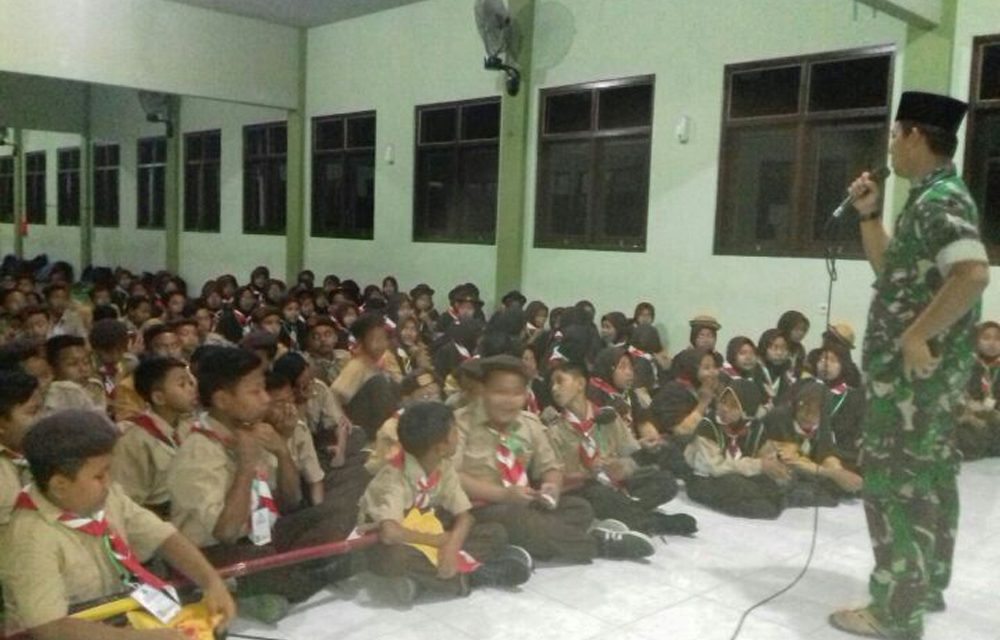 Babinsa  Serka Wahyu Dwijaya,  Bakar Semangat Kebangsaan Siswa MTs Bandar Alim Jungpasir Demak