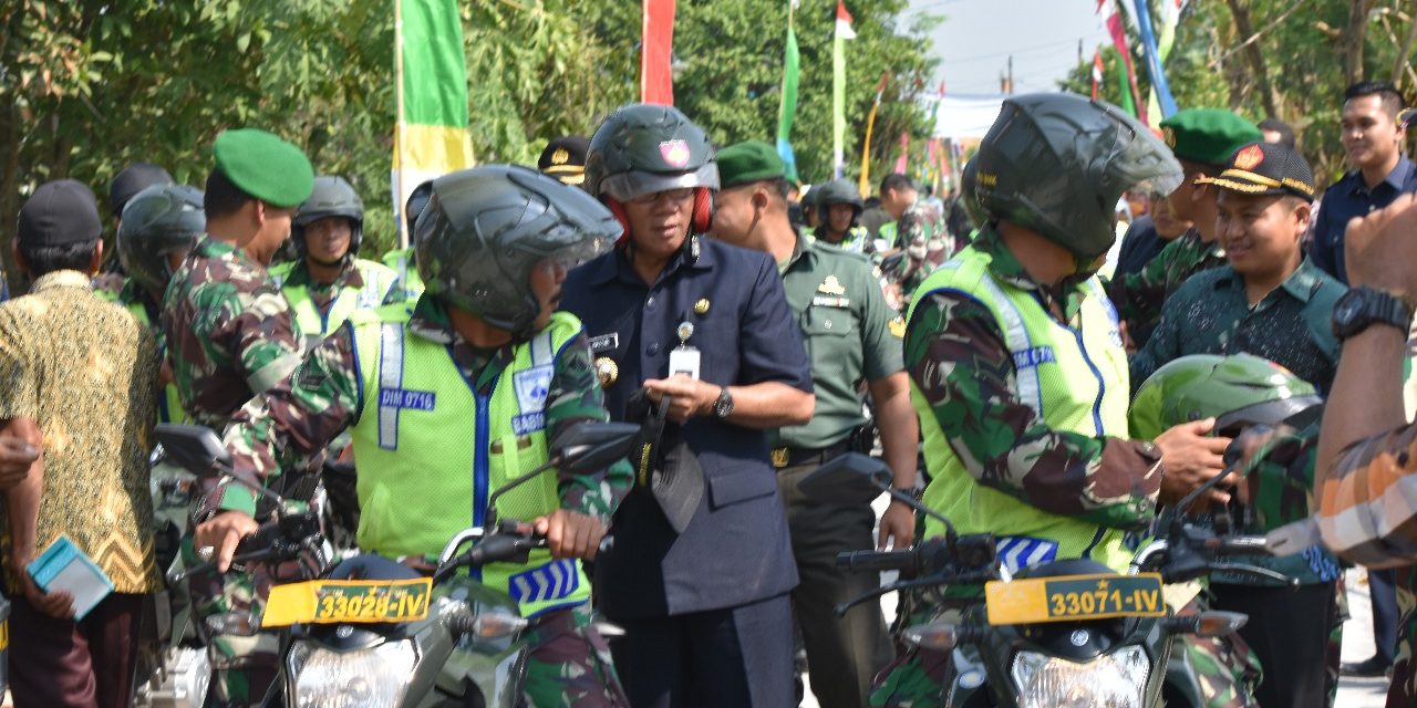 Bupati Demak Tinjau Betonisasi Jalan TMMD di Kebonsari  Naik Motor