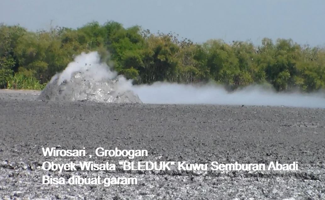 Obyek Wisata Bleduk Kuwu Grobogan , Semburan Lumpur Yang Tak Pernah Usai