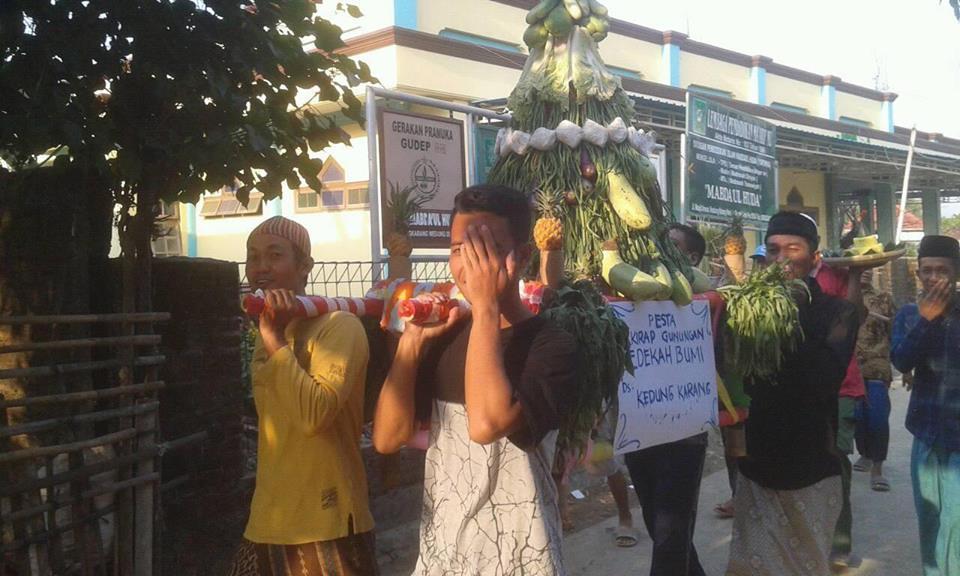 “ Apitan” Tradisi Jaman Dulu , Masih Dilestarikan Warga Desa Kedungkarang Demak