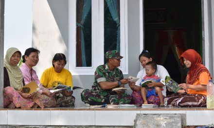 Dengan Ransel Ajaib   Pelda Jumbadi, Tumbuhkan Minat Baca Warga Desa Jali