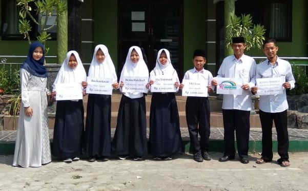 5 Anak Yatim Piatu di MTs Al Irsyad Gajah Demak ,  Terima Beasiswa Pendidikan dari KOHD