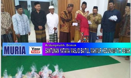 Tahun Baru Hijriyah , Pengurus Masjid Jami’ Baitul Makmur Kedungmutih Demak Santuni Yatama