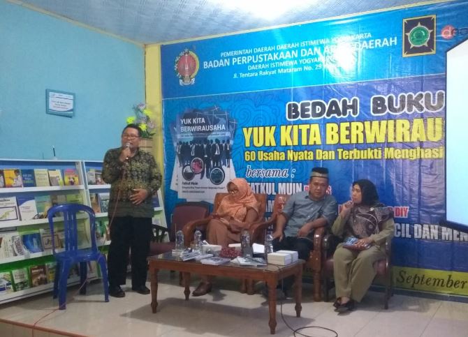 Buku ” Yuk Kita Berwirausaha”  Karya Pemred Kabarseputarmuria.com di bedah di Kulon Progo