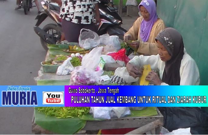 MBAH MUTMAINAH PULUHAN TAHUN JUAL BUNGA UNTUK RITUAL DAN ZIARAH KUBUR