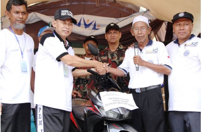 H. Abdul Kholik  Dapat Doorpize Motor Langsung Diwakafkan ke Muhammadiyah