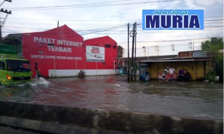 Atasi Rob Kaligawe Semarang , Ganjar Pranowo Sediakan Pompa Sedot Air Jalanan