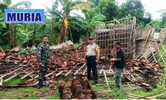 Angin Puting Beliung   , Ratakan Rumah Mbah Jumirah Warga Desa Plosorejo Blora