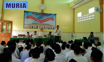 LBH Demak Raya Berikan Pendidikan dan Penyuluhan Hukum Santri Pondok