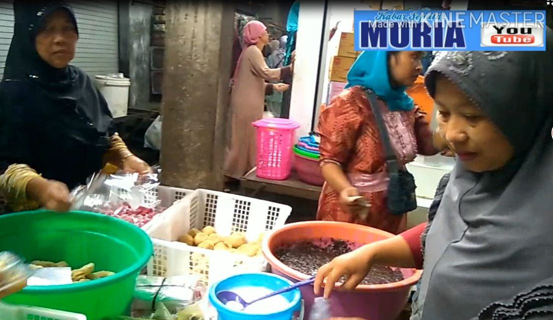 Ada Onde-onde , Geplak , Klepon  di   di Pasar Kedungmutih Demak