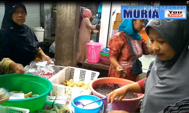 Ada Onde-onde , Geplak , Klepon  di   di Pasar Kedungmutih Demak