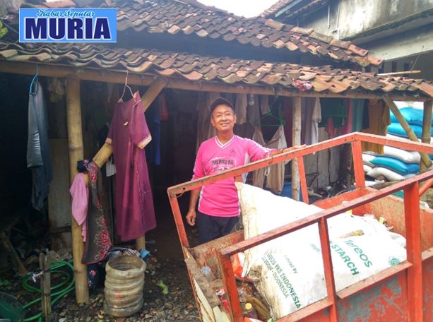 Rumah Tukang Sampah Ini Pengap dan Kumuh , Layak Di Bedah Program Pemerintah