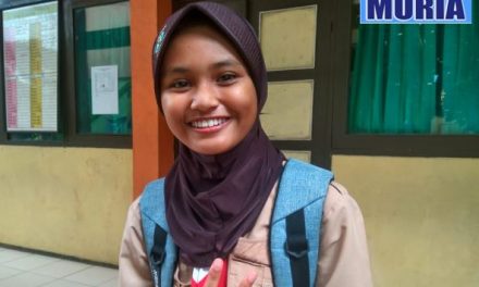 Norina Fabrillia Rosa Siswa SMP 1 Pecangaan Jepara  Yang Bersuara Merdu