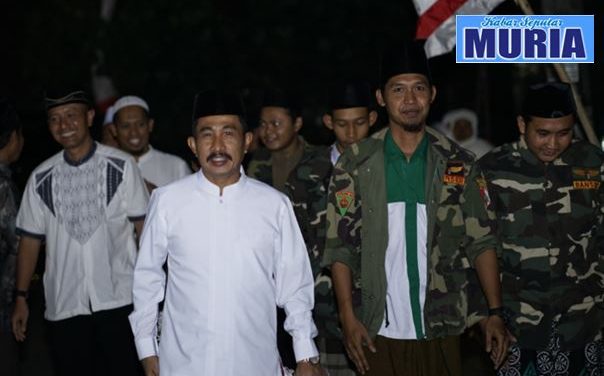 Safari Ramadhan  Bupati Pati Serahkan bantuan masjid sebesar 25 juta rupiah yang