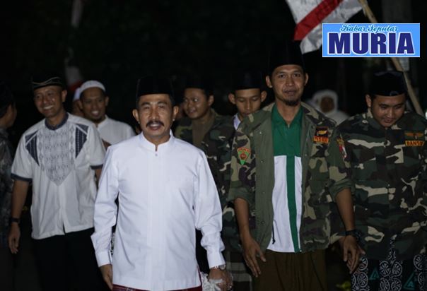 Safari Ramadhan  Bupati Pati Serahkan bantuan masjid sebesar 25 juta rupiah yang