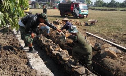 Lapangan desa Kalikondang ,  Dipoles  Untuk Upacara Pembukaan TMMD