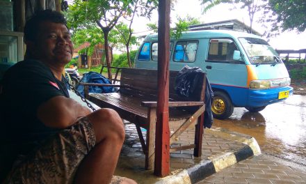 Bang Paesan Masih Bertahan Jalankan Angkudes di Jalur Kedungmalang-Pecangaan Jepara