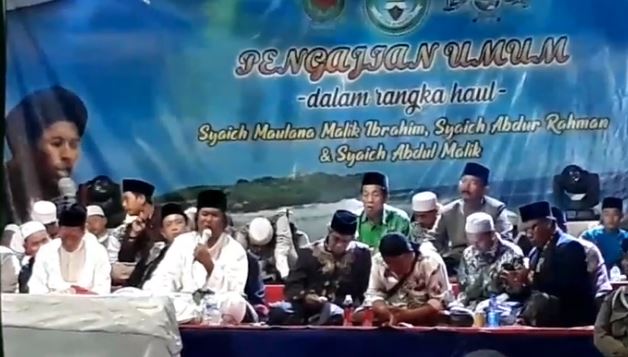 Tadi Malam Gus Muafiq Pengajian di Makam Maulana Kedungmalang Jepara