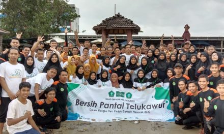 Bersih Pantai, Wujud Peduli Lingkungan Peserta Lakmud