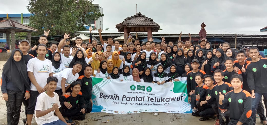 Bersih Pantai, Wujud Peduli Lingkungan Peserta Lakmud