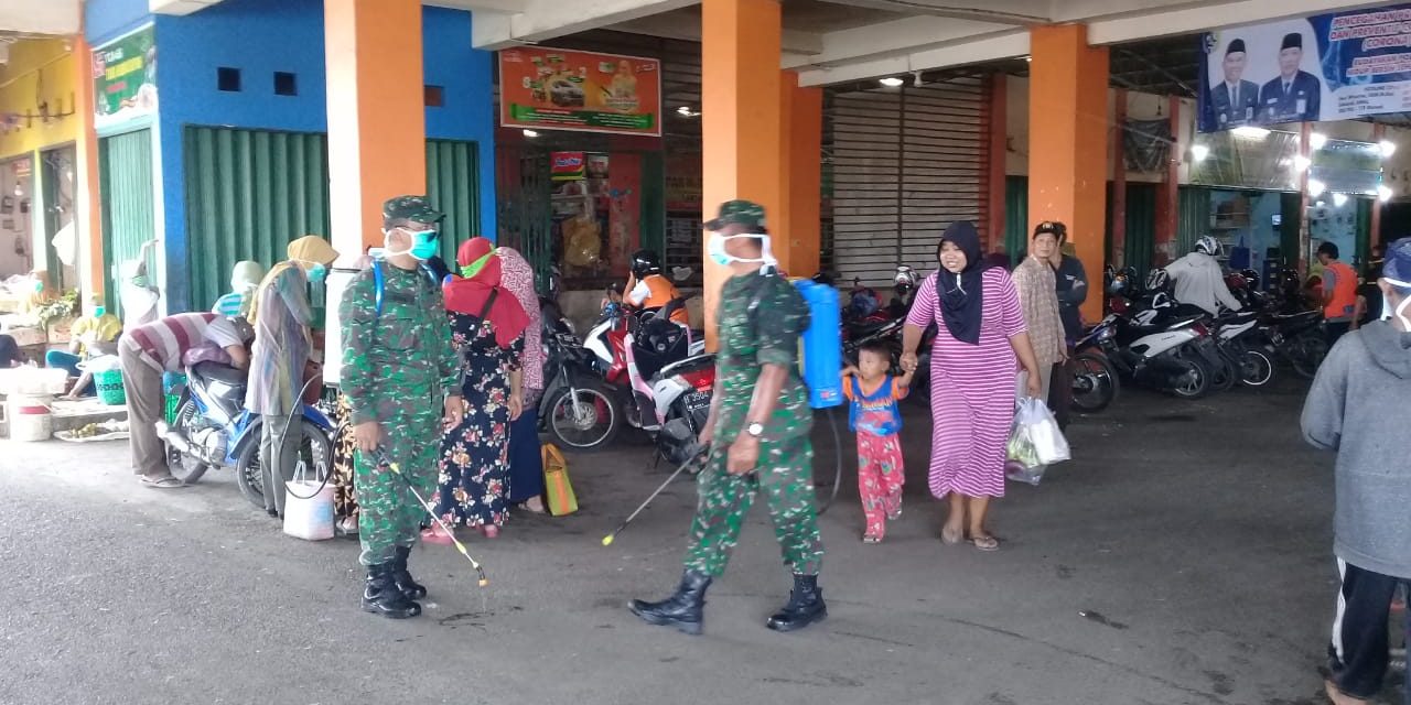 Personil TNI Geruduk Pasar Bintoro Demak,Basmi Virus Corona