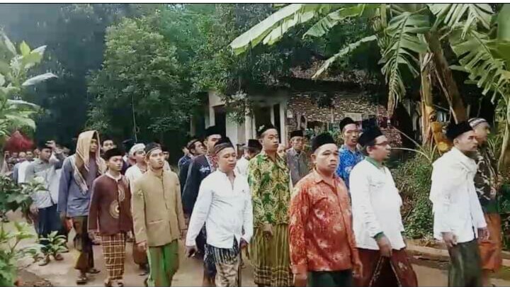 Bentengi Diri Dari Covid-19, Warga NU Jebol Keliling Kampung Baca Sholawat